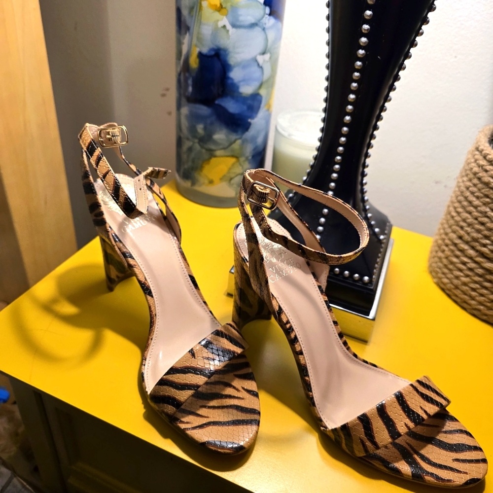 Women high heel shoes